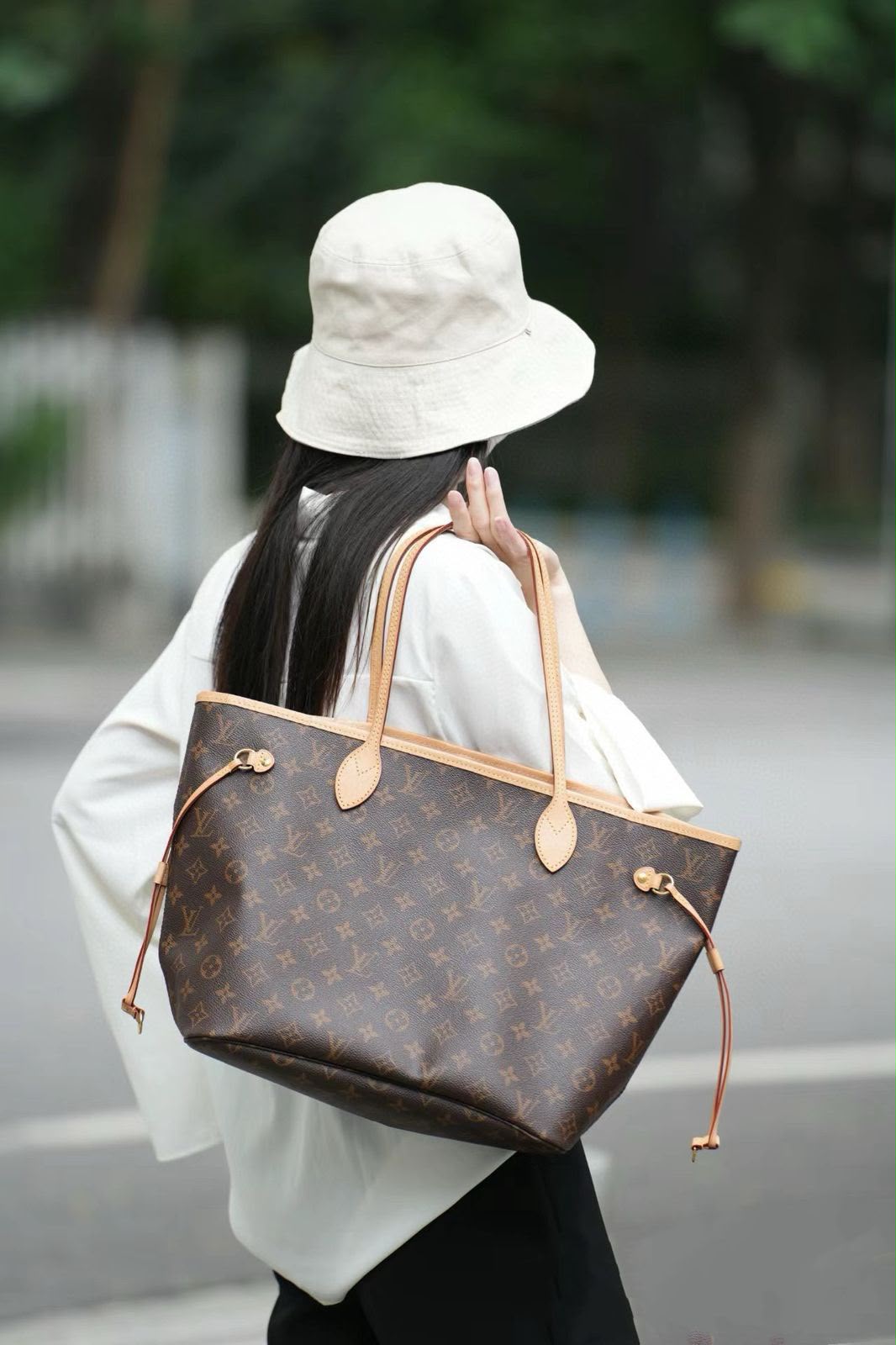 Luxury Checkered Tote Bag with Matching Pouch for Women