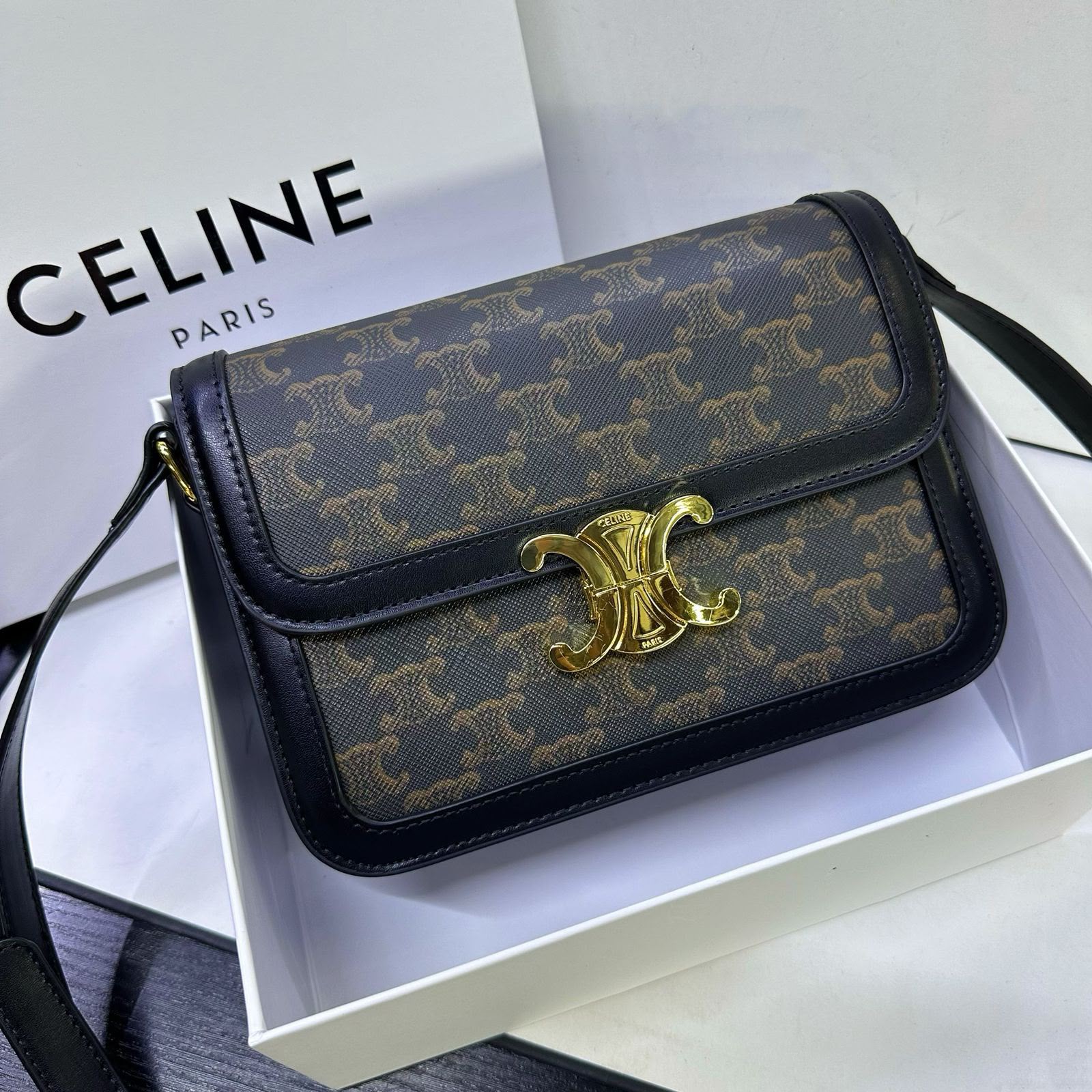 Premium Mini Shoulder Bag with Gold-Tone Clasp – 22 cm